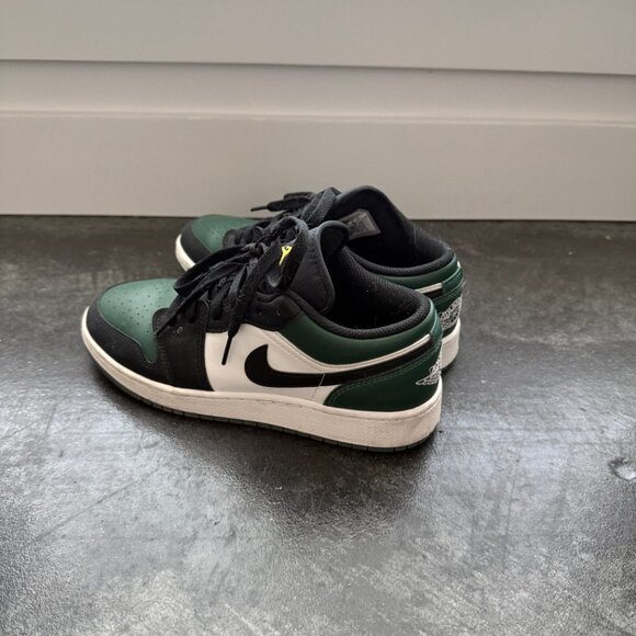 Jordan Women's Green and Black Trainers - Picture 4 of 6